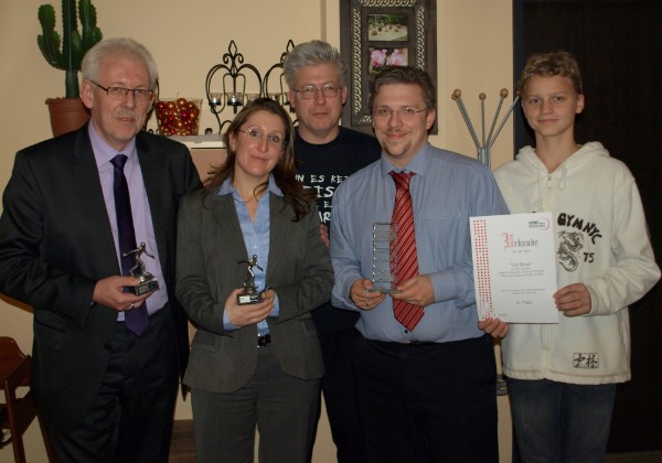 Das Cat-Bowl-Team von links nach rechts: Jürgen Fuchsbauer, Karen van Berg, Stefan Schäfer, Christian Schnurrer, Robin Koutny. Das Cat-Bowl-Team von links nach rechts: Jürgen Fuchsbauer, Karen van Berg, Stefan Schäfer, Christian Schnurrer, Robin Koutny.